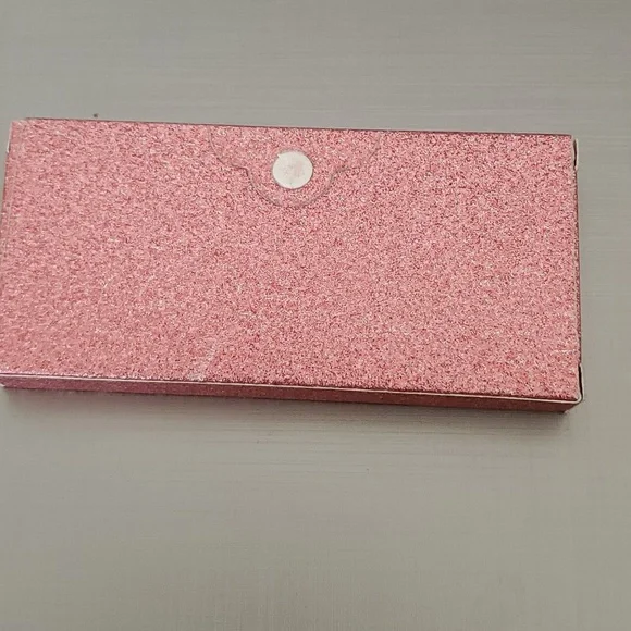 Esqido Lashes - Picture 2 of 2